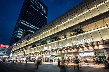 「新宿駅」