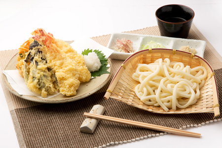 うどんに最強に合う「天ぷら」ランキング！ちくわの磯辺揚げ、エビ、かき揚げ、1位に選ばれたのは…